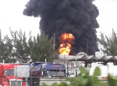 Controlan incendio en terminal marítima del Complejo Pajaritos