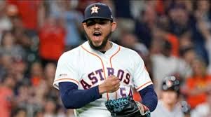 Gran debut de Roberto Osuna en Postemporada y gana Astros