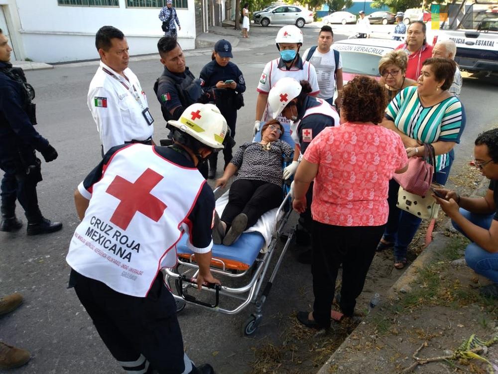 Taxi atropella a mujer en avenida de Veracruz puerto