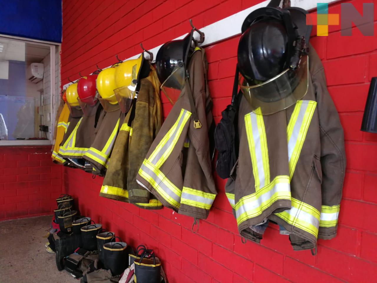Bomberos de Coatzacoalcos agradecen a personal médico del IMSS su lucha contra COVID-19