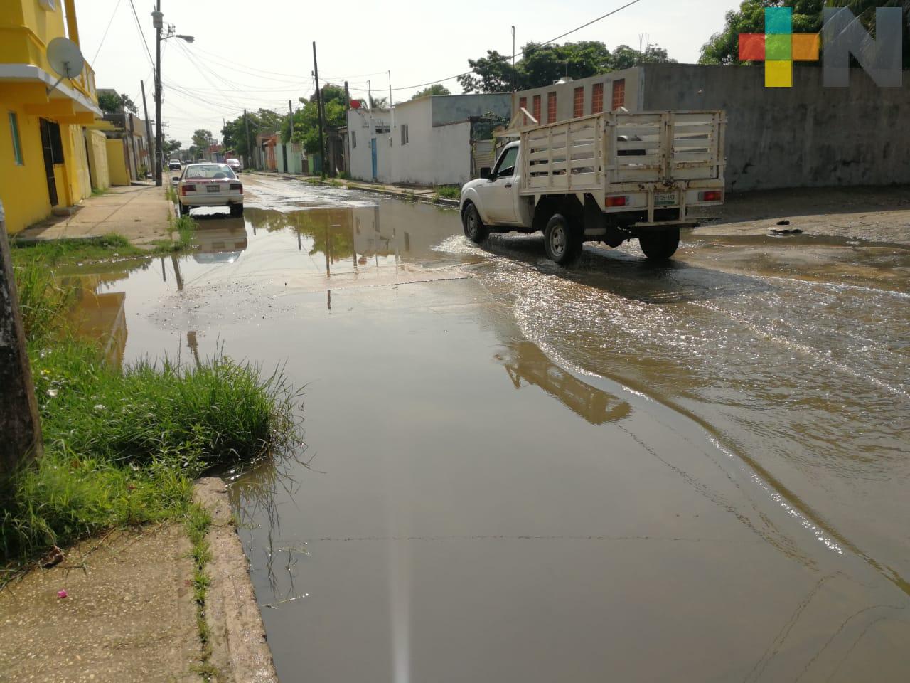 Vecinos denuncian problema de agua de lluvia estancada en colonia de Coatzacoalcos