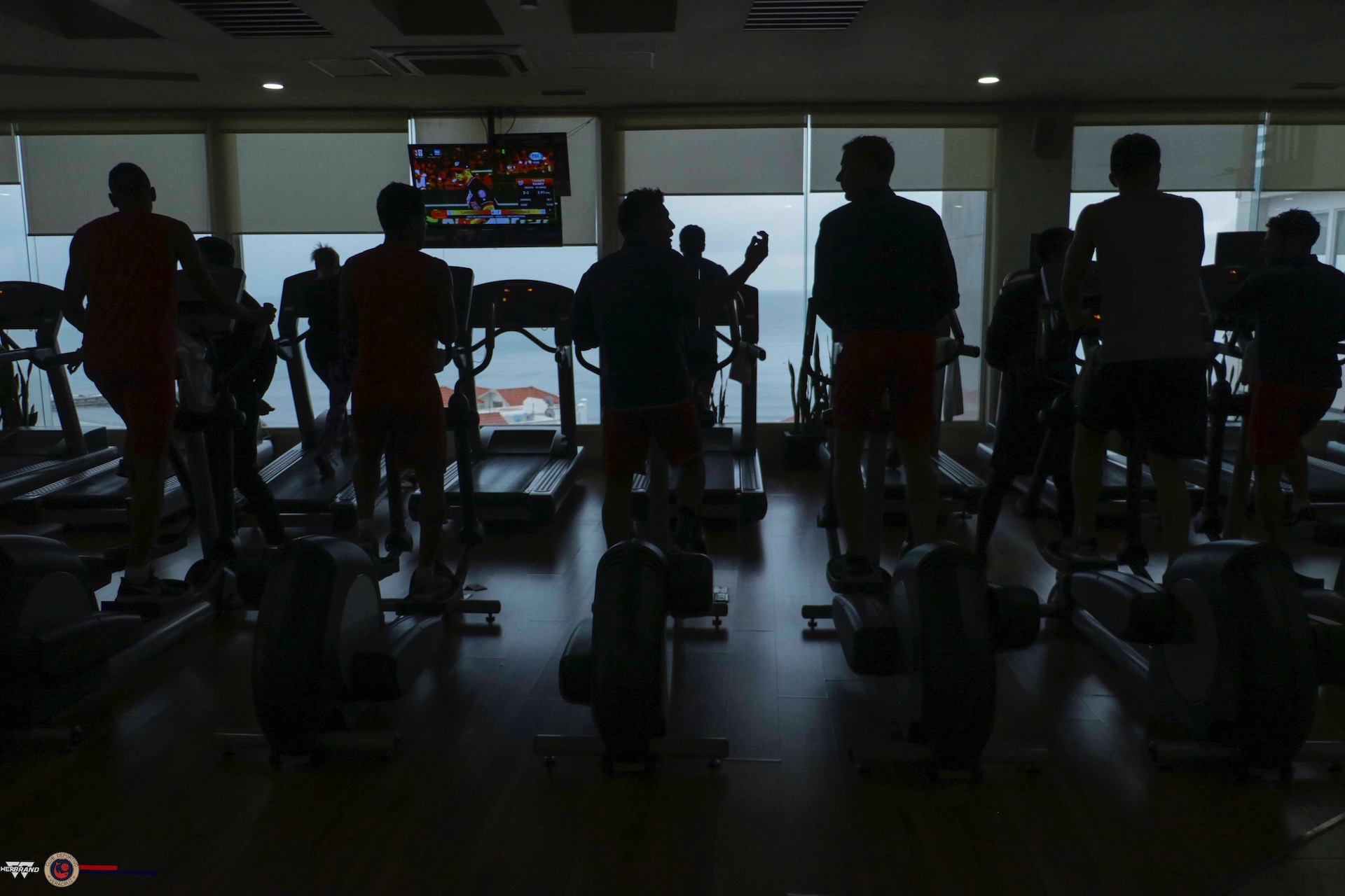 Tiburones entrena para recibir a Tigres