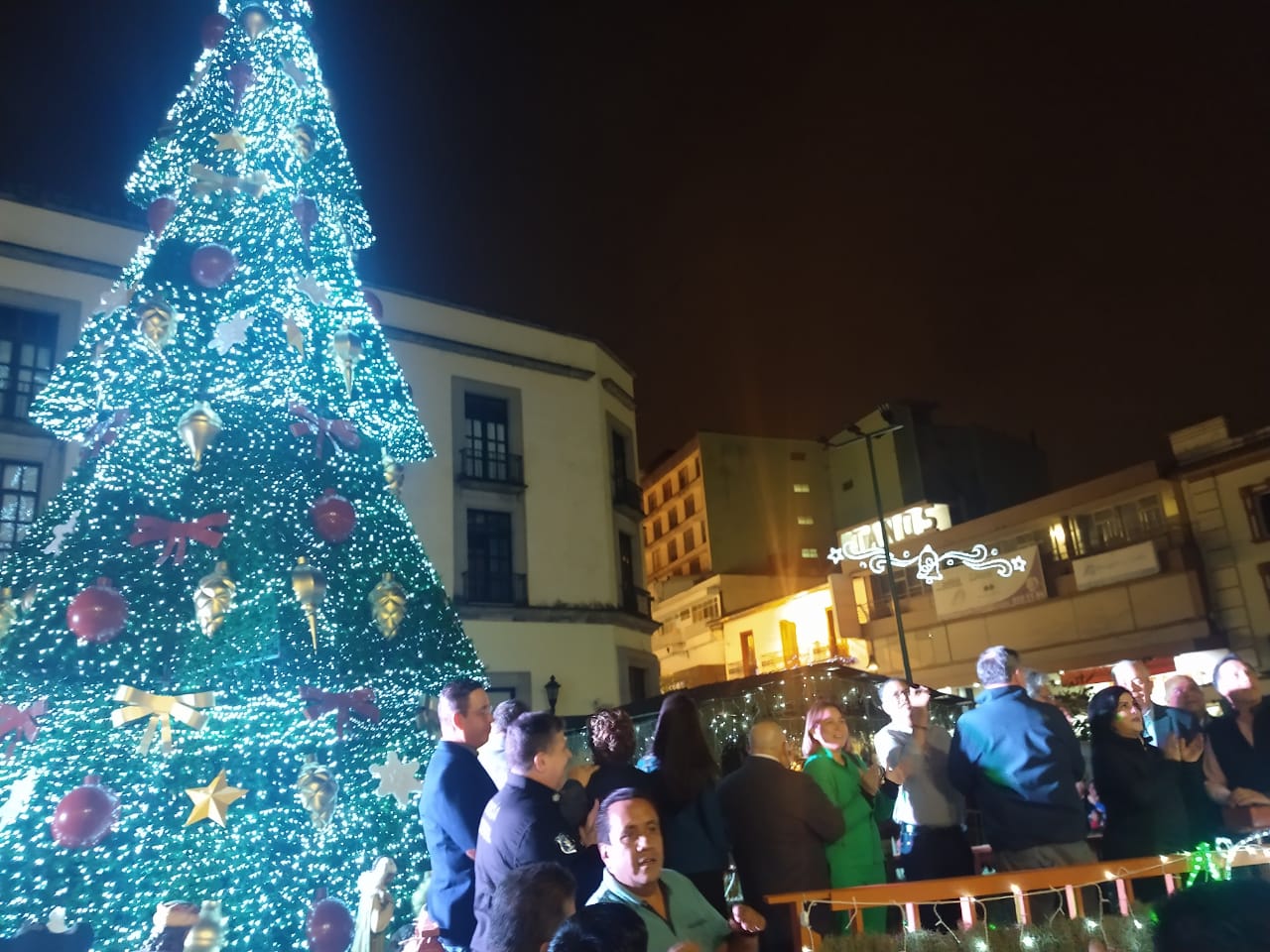 Encabezó el gobernador Cuitláhuac García, encendido de luces navideñas