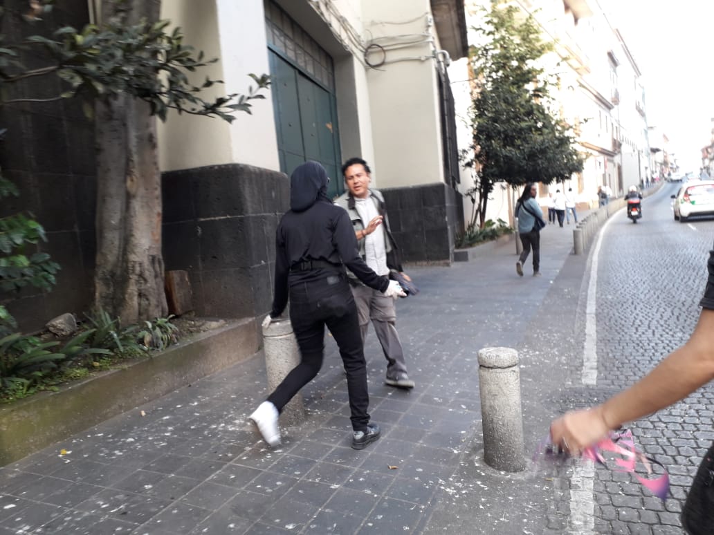 Encapuchadas agredieron a fotógrafos y reporteros en Xalapa