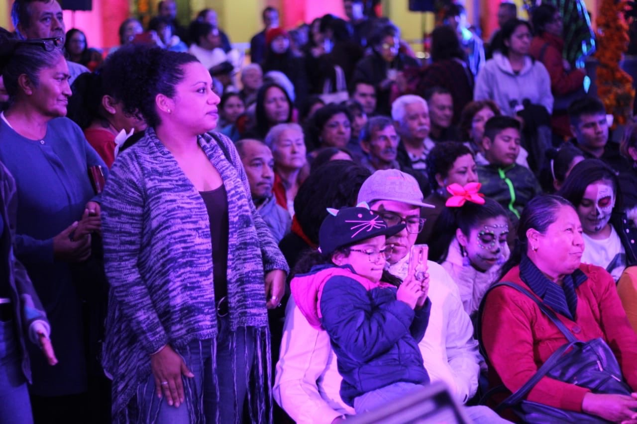 Más de 50 mil personas visitaron, durante 5 días, el altar de muertos en la Plaza Lerdo de Xalapa