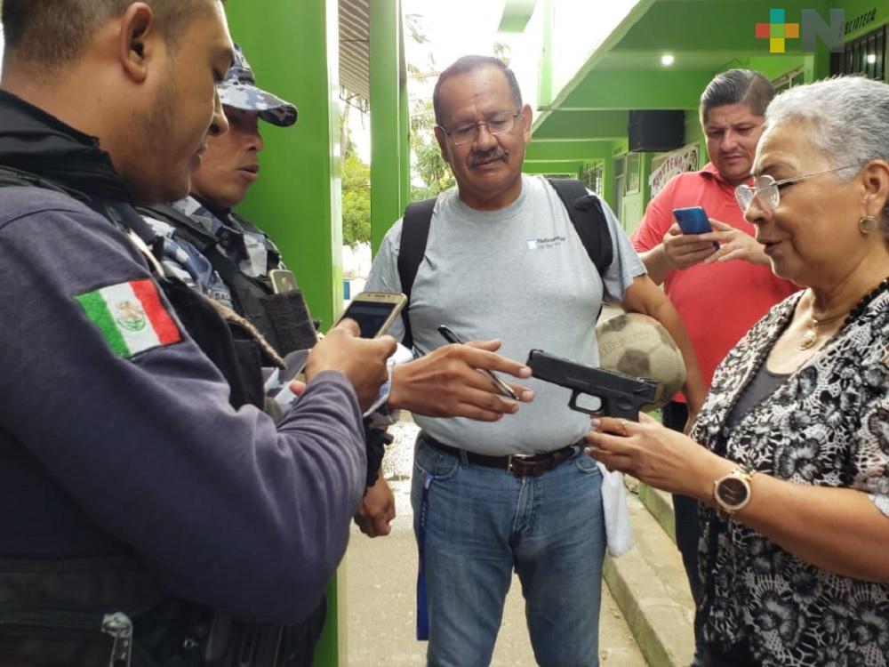 Pistola falsa provoca llegada de elementos de SSP a secundaria de Coatzacoalcos