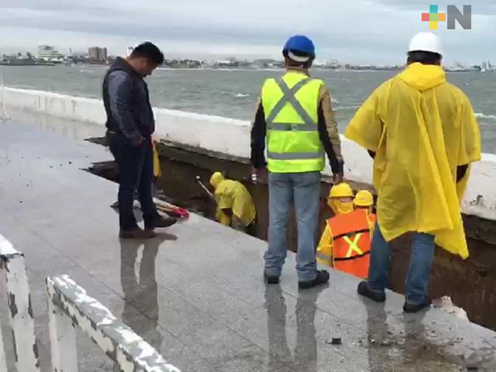 Fuerte oleaje genera socavón en bulevar Ávila Camacho de Boca del Río