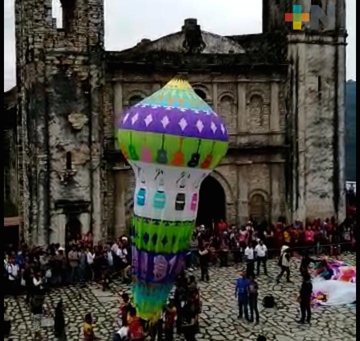 Festival internacional de Globos de Papel de China en Zozocolco