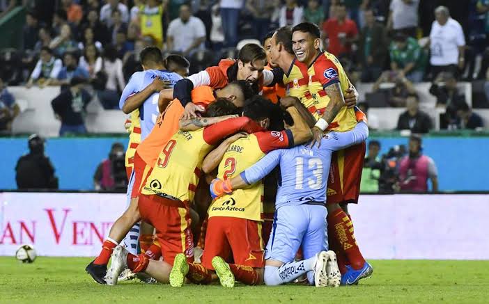 Morelia da la sorpresa al vencer 2-1 al León y avanzar a semifinales
