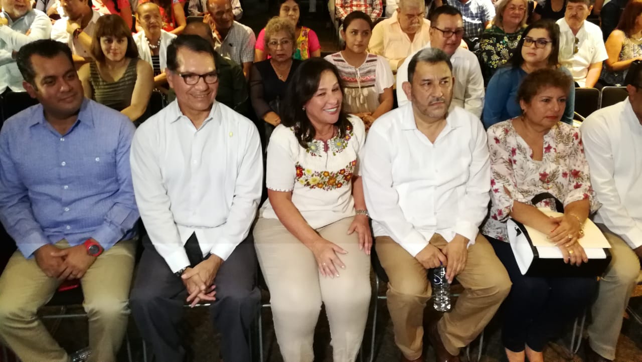 Rindió informe de actividades el diputado Amado Cruz Malpica