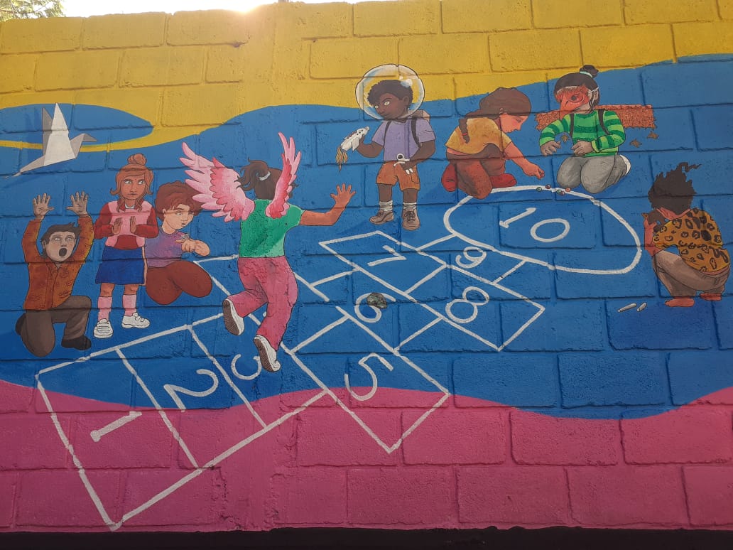 Mural “Manual de vuelo” ilustra los primeros pasos de la infancia