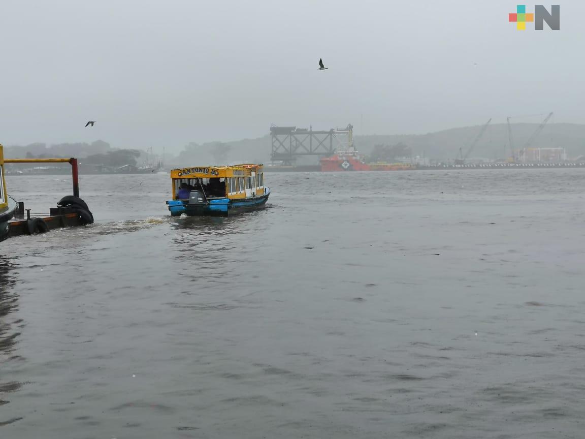 En Coatzacoalcos, cerraron navegación por fuertes rachas de viento