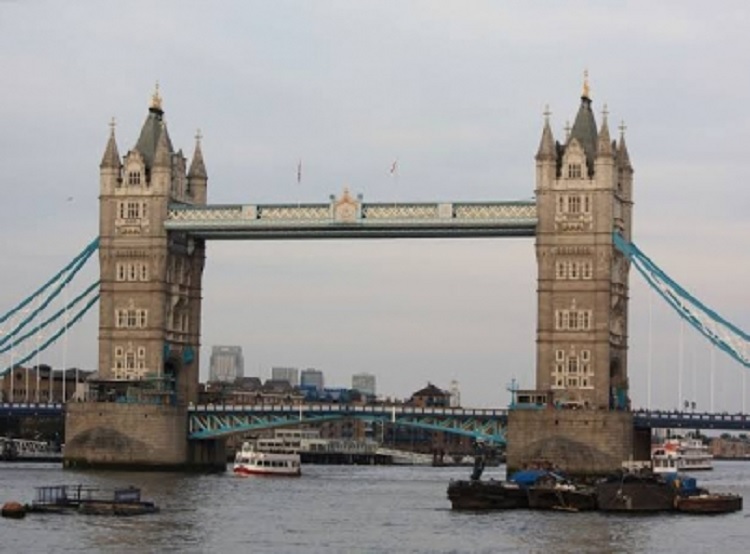 Reportan tiroteo en el puente de Londres