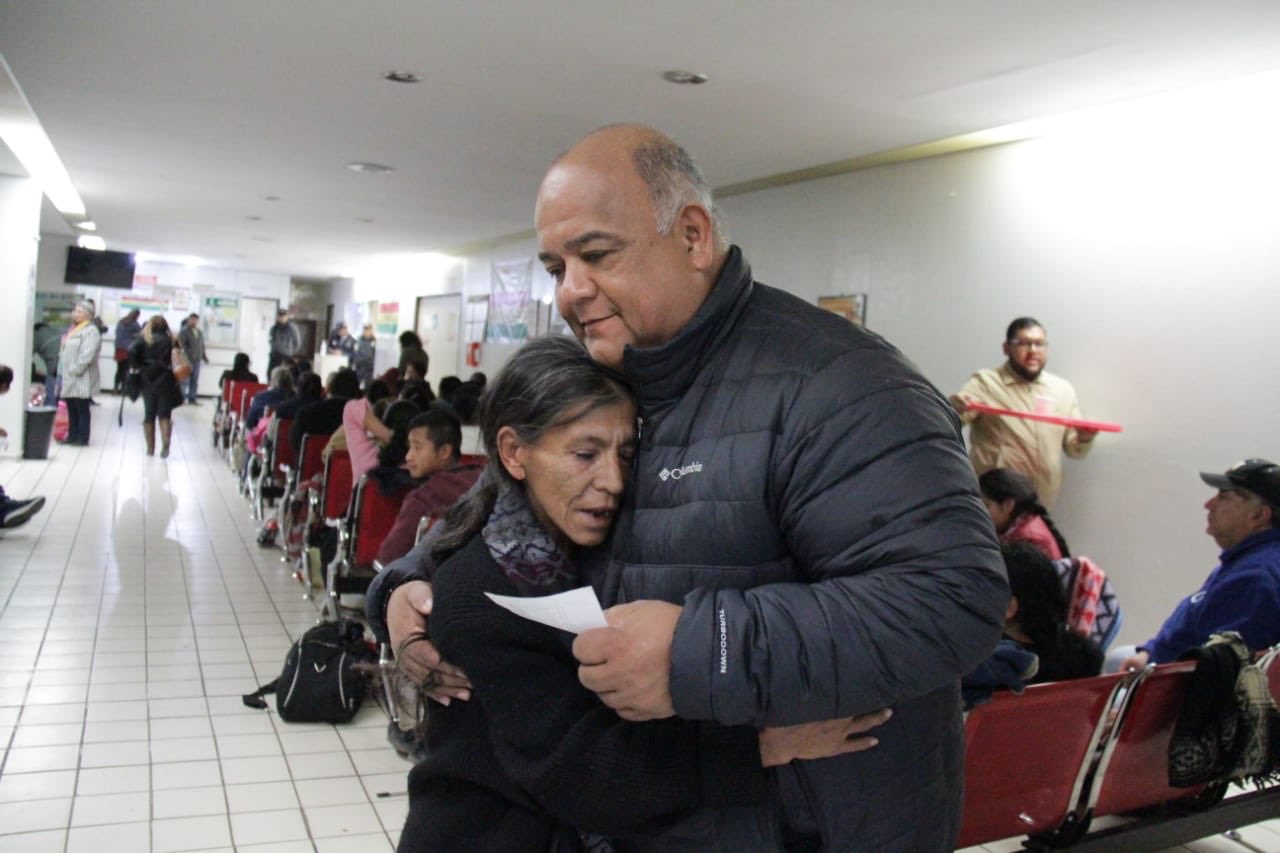 Entregó Eric Cisneros, alimentos y ropa abrigadora en el hospital “Rafael Lucio”