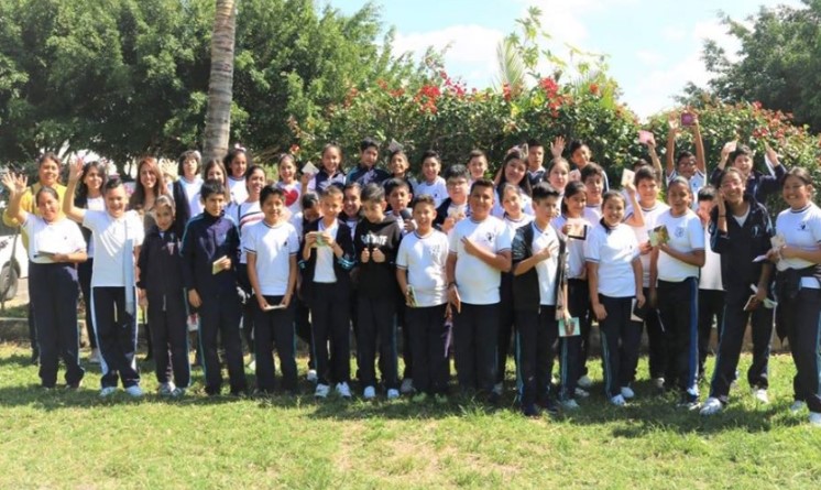 Estudiantes de Primaria “Constituyentes de 1917” de Xalapa estrenan Memorama editorial de la Editora de Gobierno