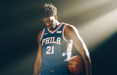 De la mano de Embiid, Sixers se lleva victoria navideña en NBA
