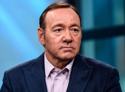 Kevin Spacey reaparece en redes con mensaje navideño
