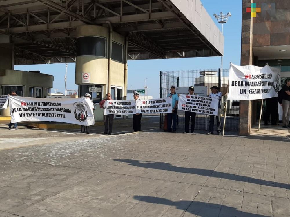 Con manifestación, piden que atribuciones mercantes continúen en manos de SCT