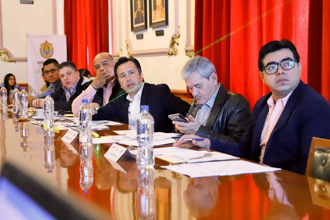 Revisan plan carretero durante la Mesa para la Construcción de la Paz