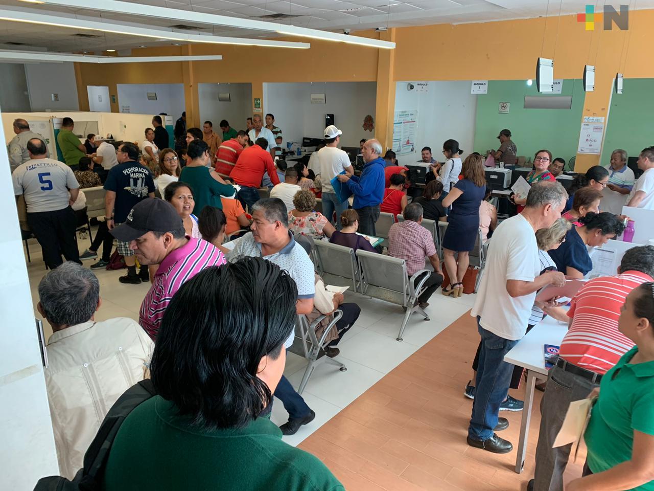 Registra oficina de Hacienda de Coatzacoalcos alta afluencia de contribuyentes