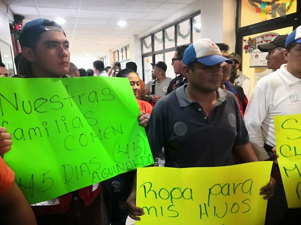 Personal de PC Coatzacoalcos trabaja a pesar de estar inconforme con su aguinaldo