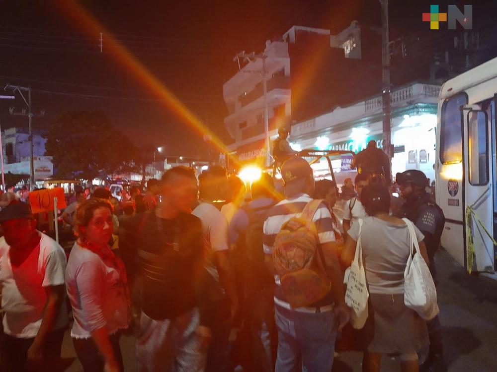 Policías estatales detienen a chofer de camión que atropelló a pareja de la tercera edad