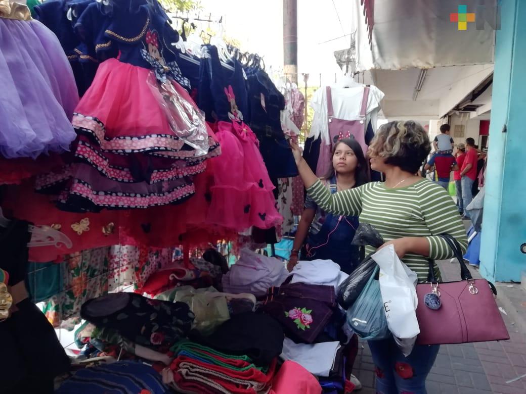 Ropa, juguetes y calzado son los productos más comercializados este 24 de diciembre