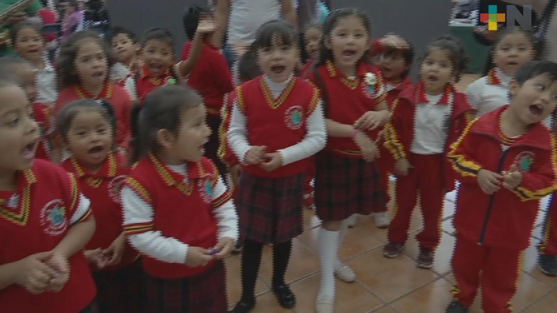 Jardín de niños cantan La Rama en la SEV