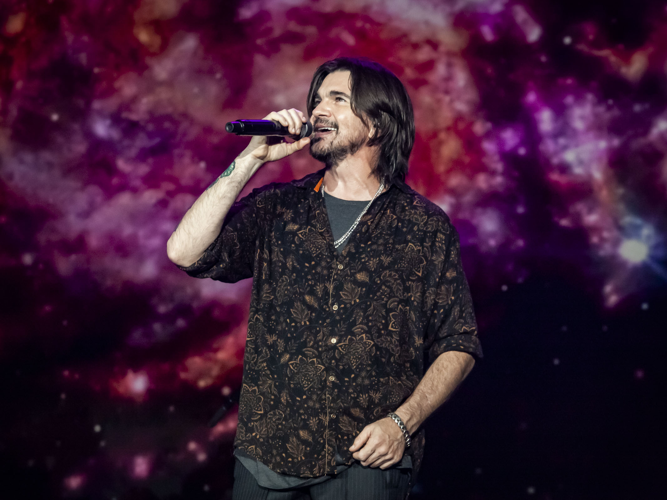 Juanes presenta en Bogotá su disco «Más futuro que pasado»