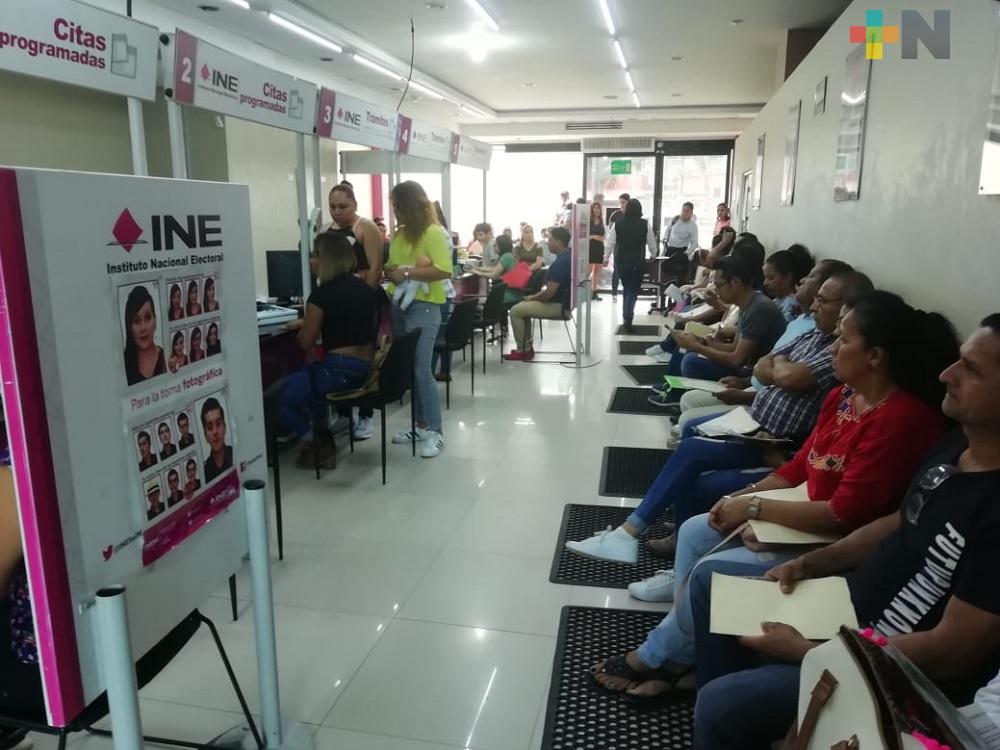 A renovar la credencial del INE