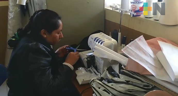 Certifica ICATVER a mujeres de Zacualpan tras concluir taller de corte y confección