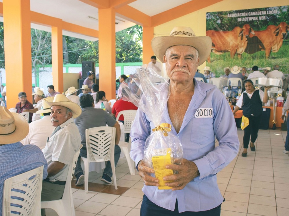 Ganaderos de Actopan reciben vacunas contra el derriengue
