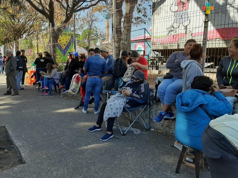 En Veracruz, largas filas para poder ver a Gloria Trevi