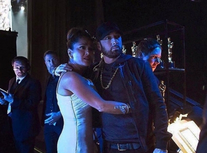Salma Hayek tiene momento inesperado con Eminem durante el Oscar