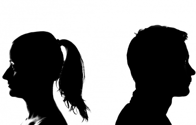 Redes sociales modifican relaciones de pareja