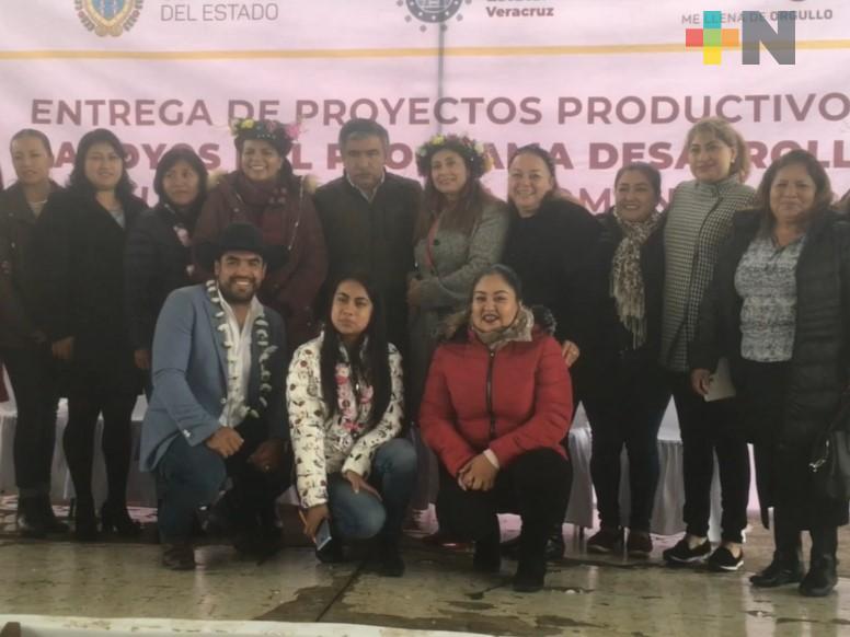 DIF estatal entregó apoyos para captación de agua pluvial a municipios de la sierra norte de Veracruz