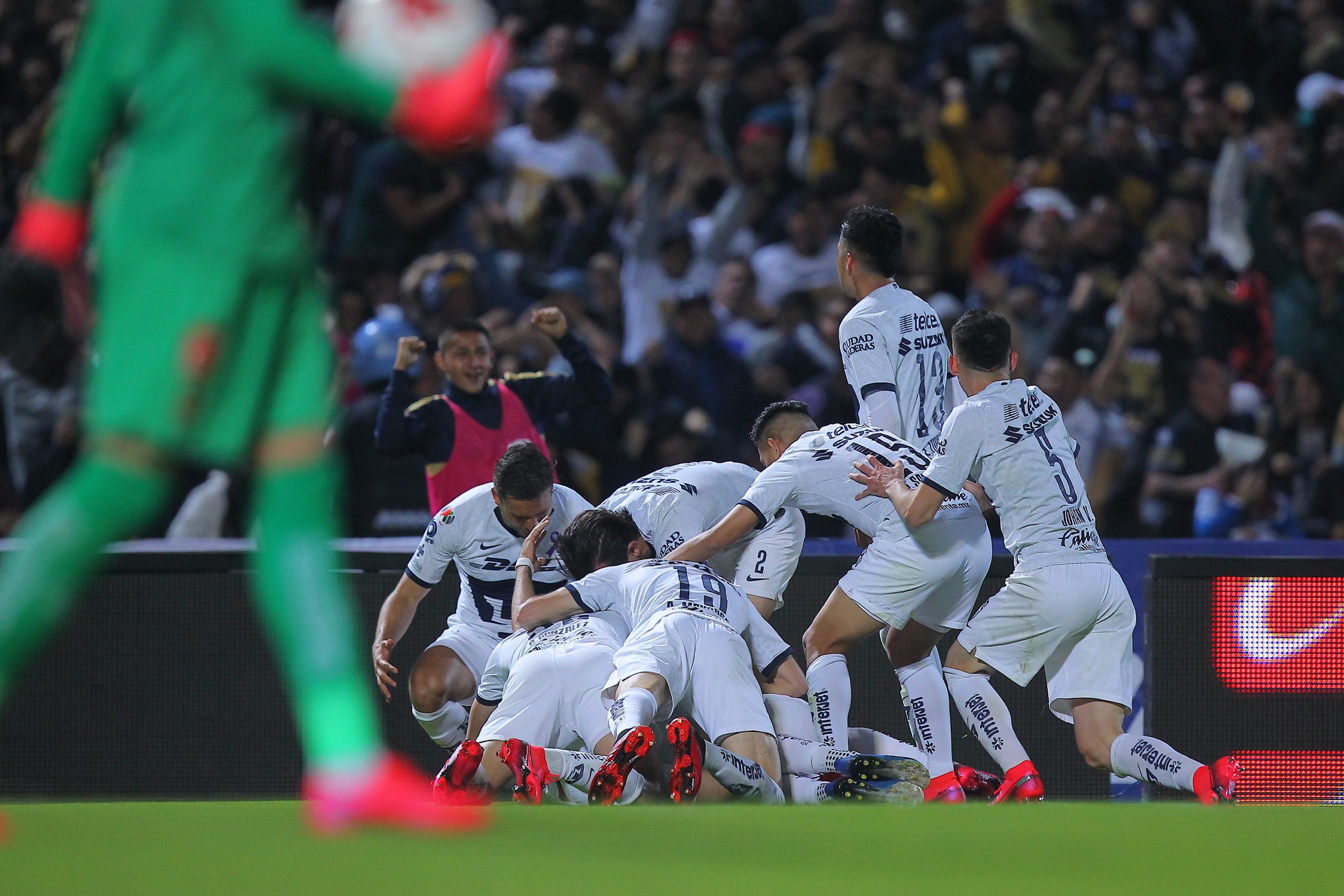Liga MX anuncia regreso de aficionados a los estadios