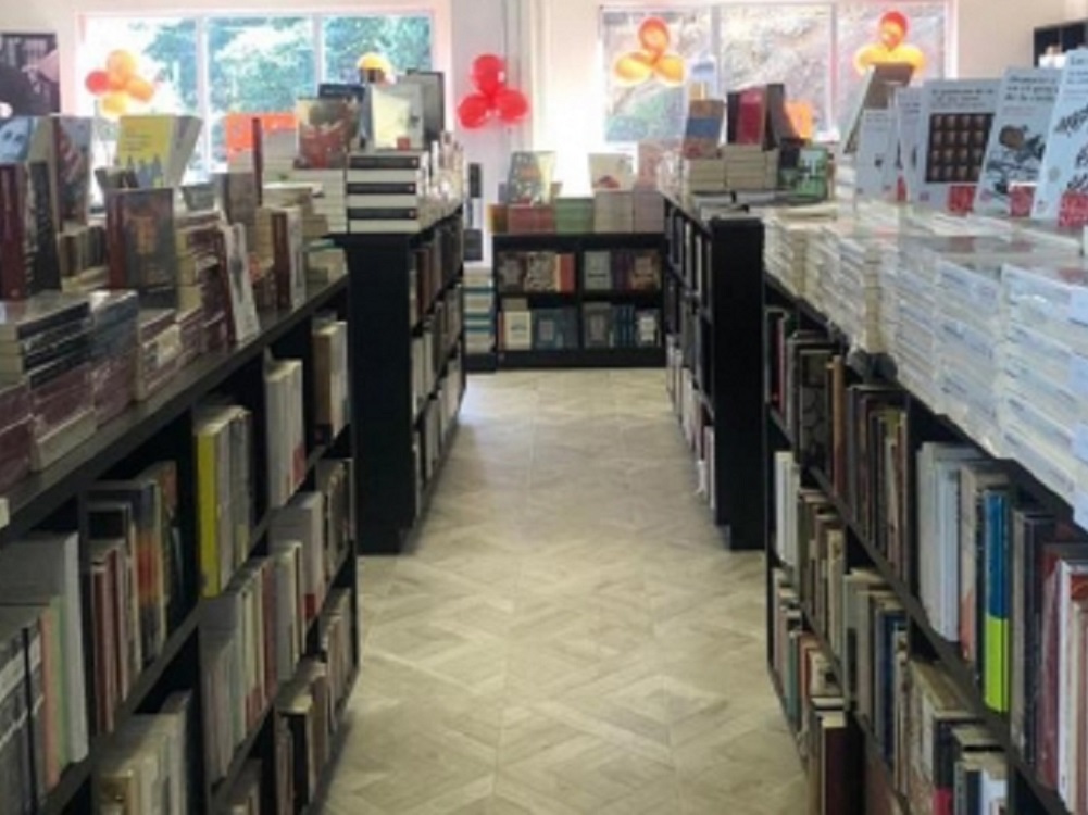 Bajan cortinas de librerías del FCE y Educal por contingencia sanitaria