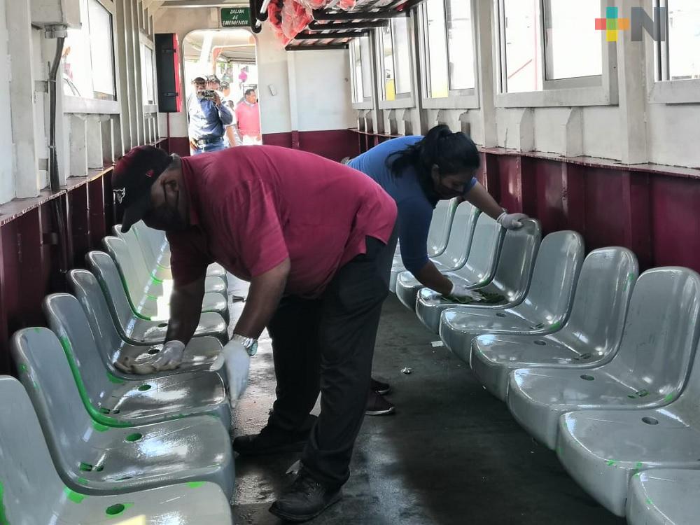Cada tres horas, limpian y desinfectan transbordador que cruza de Villa Allende a Coatzacoalcos