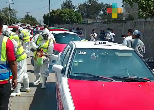 Sanitizan taxis pertenecientes al municipio de Ixtaczoquitlán