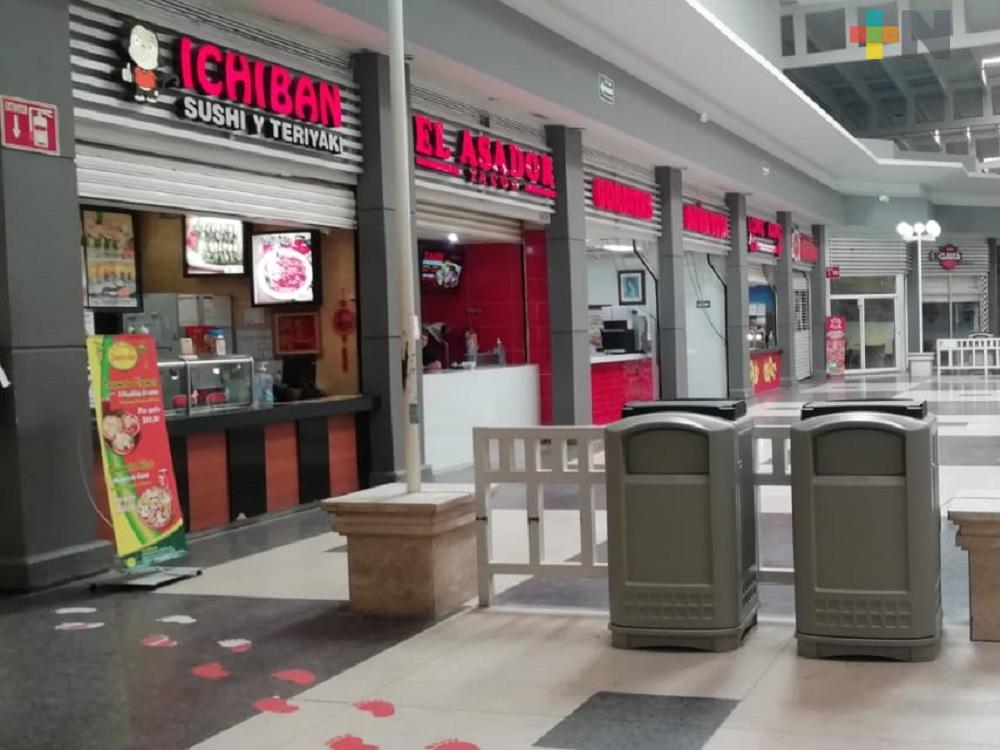 En Plaza El Palmar, negocios de comida retiran mesas como medida preventiva