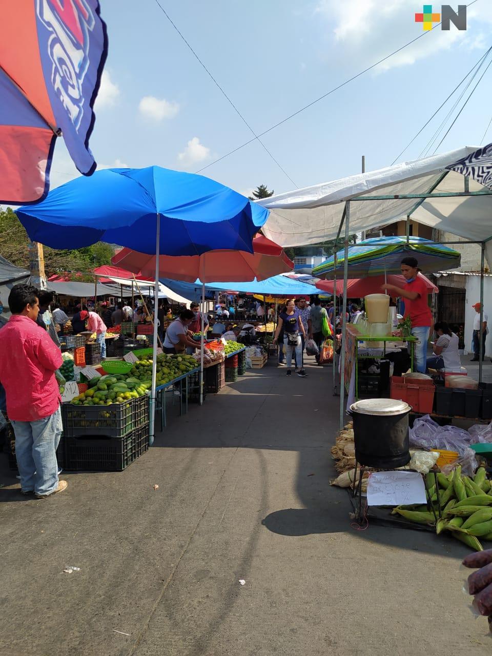 En Xalapa exhortan a pequeños comerciantes a tomar medidas sanitarias por Covid-19