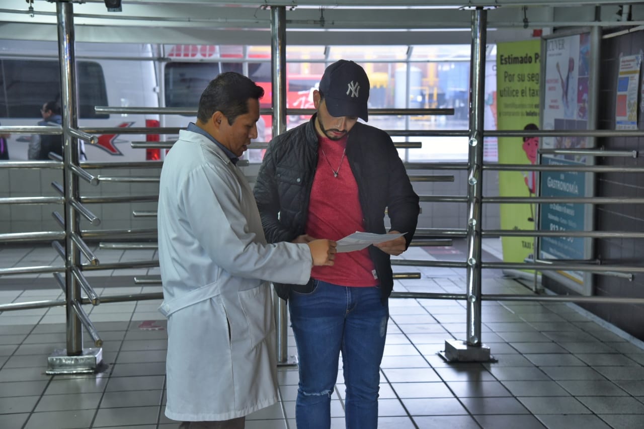 Salud promociona en las calles cuidados para prevenir infecciones respiratorias