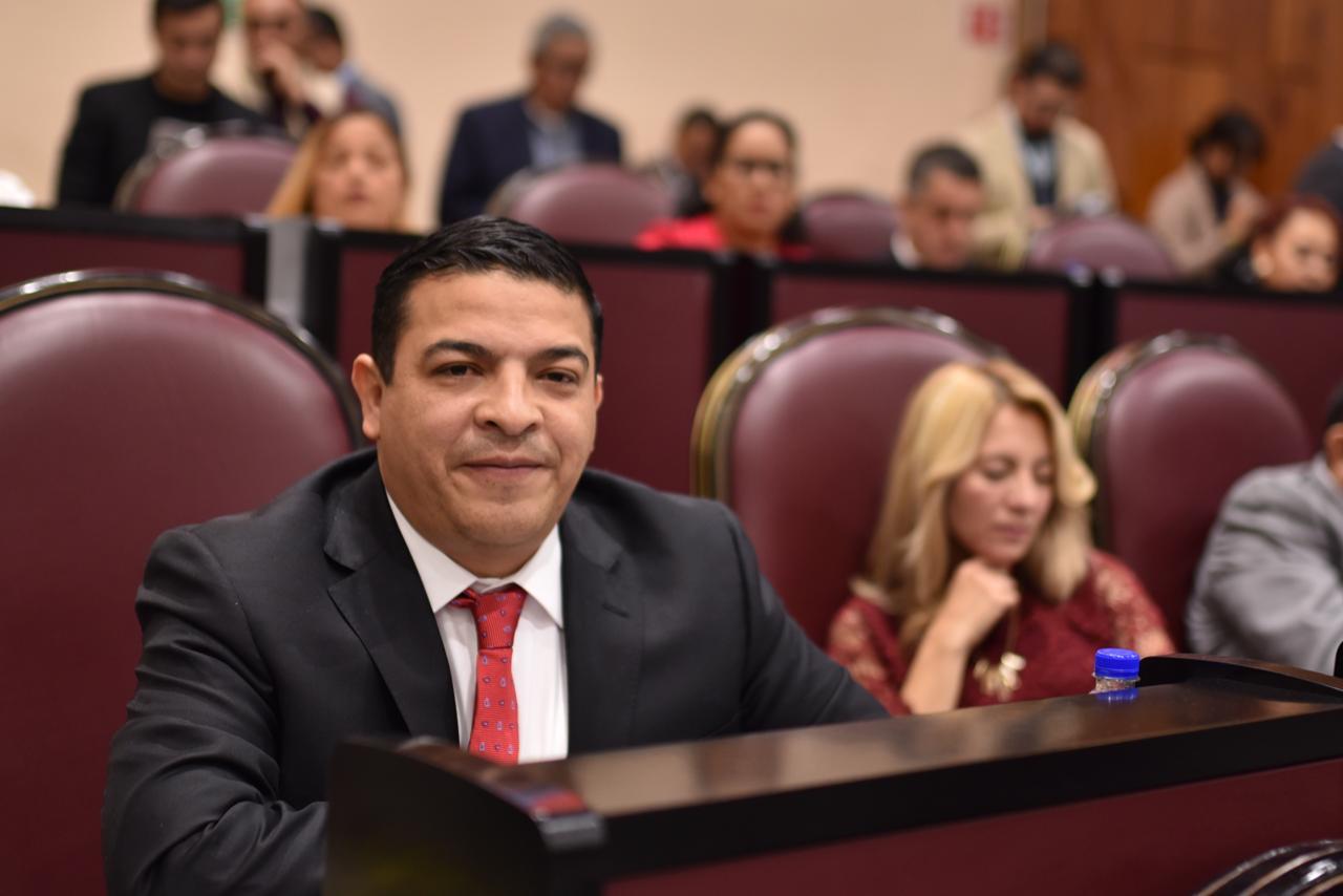 Apoyar propuesta para reducir prerrogativas a los partidos políticos, pide Gómez Cazarín
