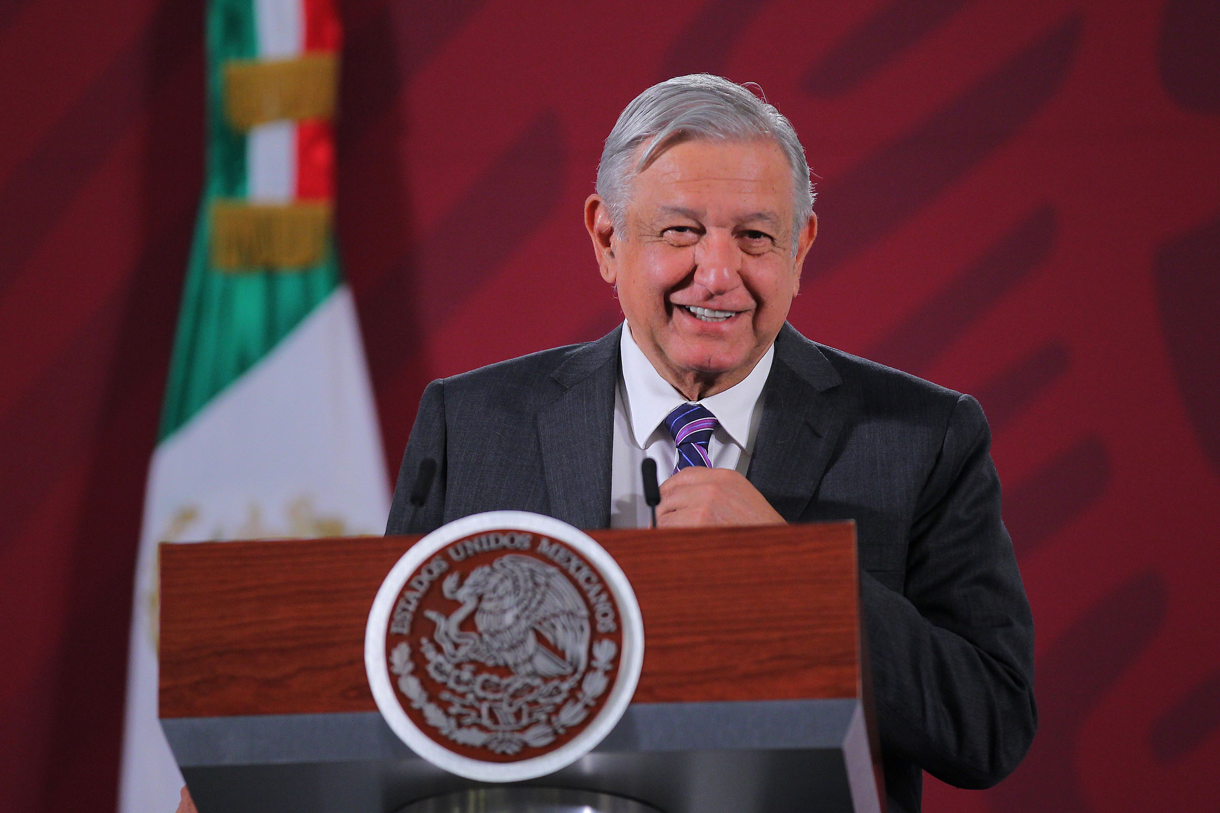 Sacrificarse y no salir de casa para evitar más contagios, pide AMLO