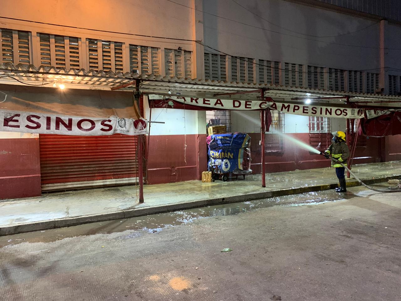 Desinfectaron el mercado Morelos de Coatzacoalcos para evitar riesgos de COVID-19