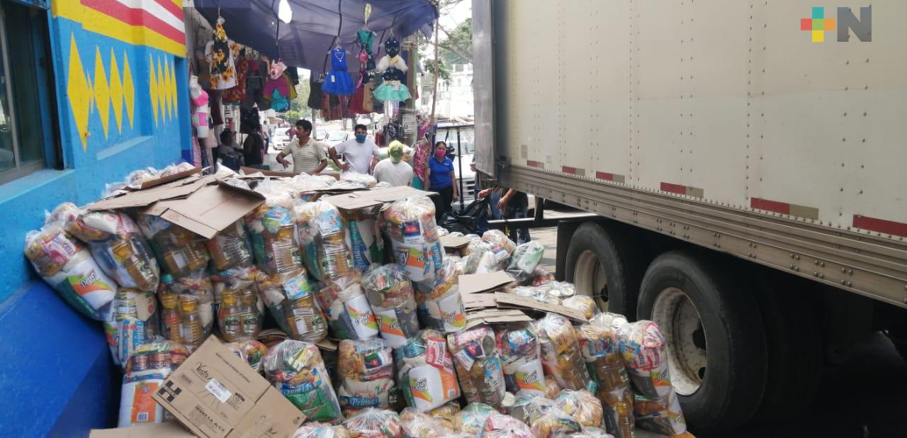 Tráiler repleto de despensas salió de Coatzacoalcos hacia Nuevo León