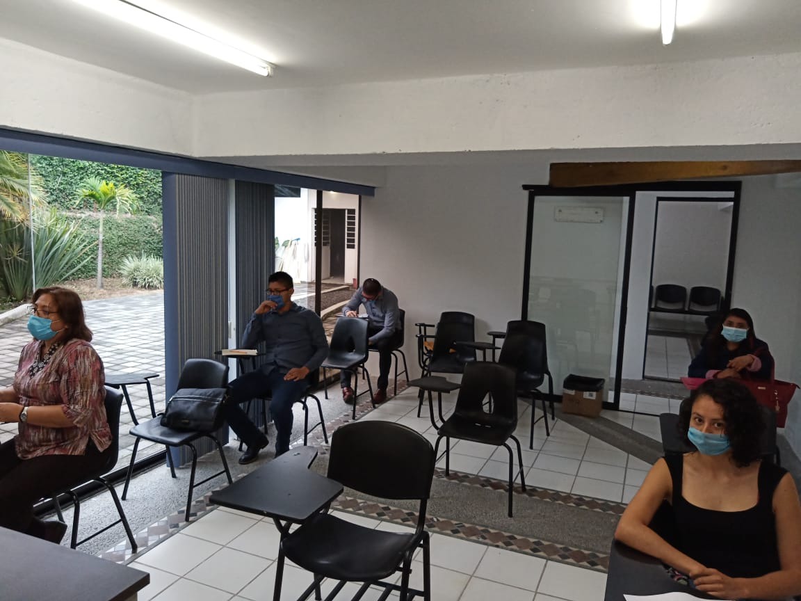 Cumple FGE con aspirantes a ocupar plaza de fiscales