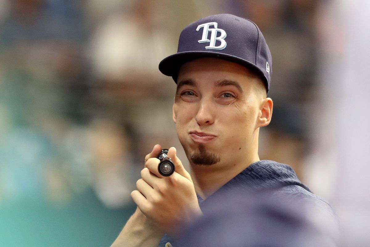 Lanzador Blake Snell se niega jugar con recorte de sueldo