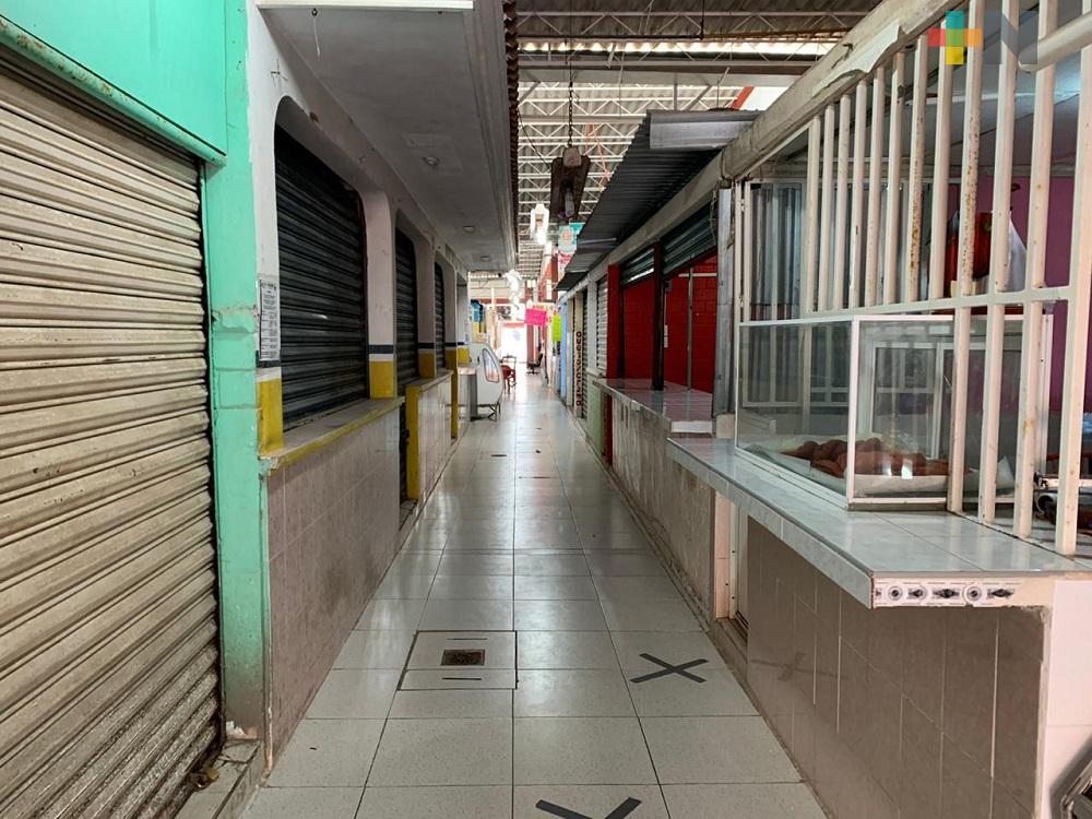 Cierran locales de Mercado Puerto México, debido a que dueños son de la tercera edad